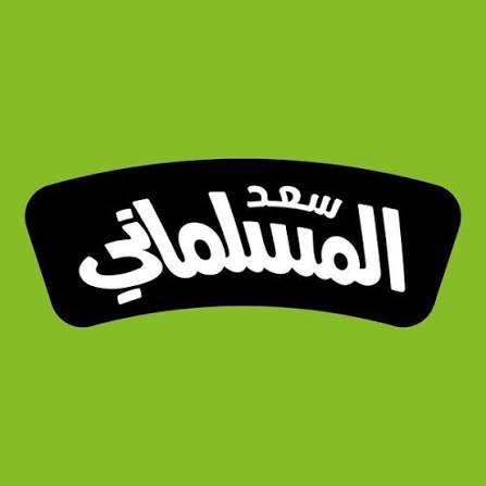 موظفة تغليف وتنسيق هدايا